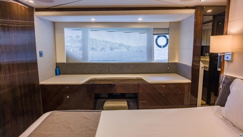 Fairline Squadron 68