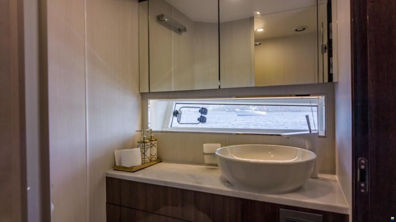 Fairline Squadron 68