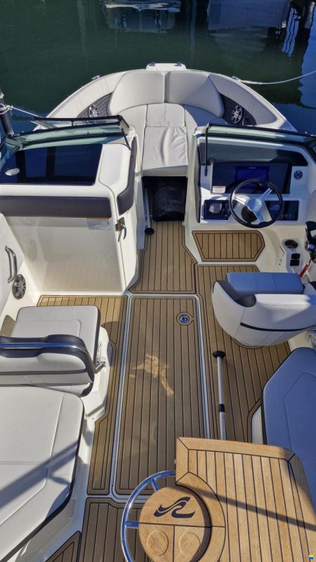 Sea Ray SPX 230