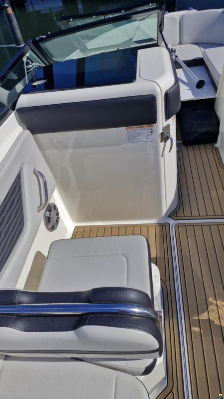 Sea Ray SPX 230