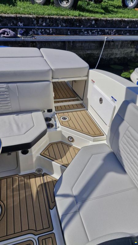 Sea Ray SPX 230