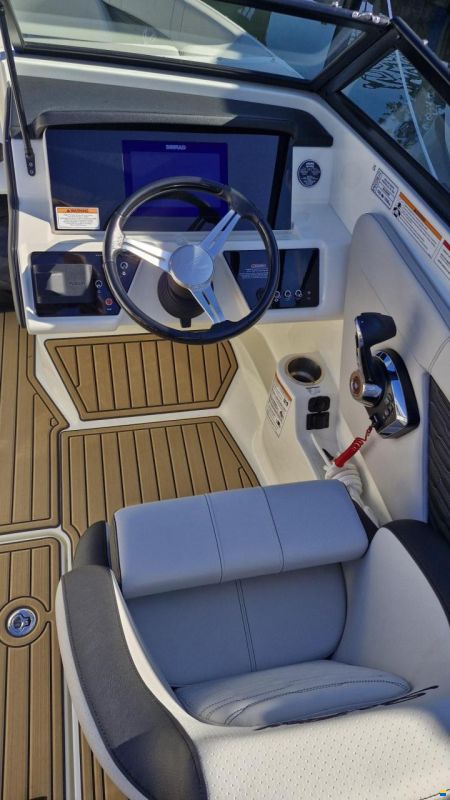 Sea Ray SPX 230