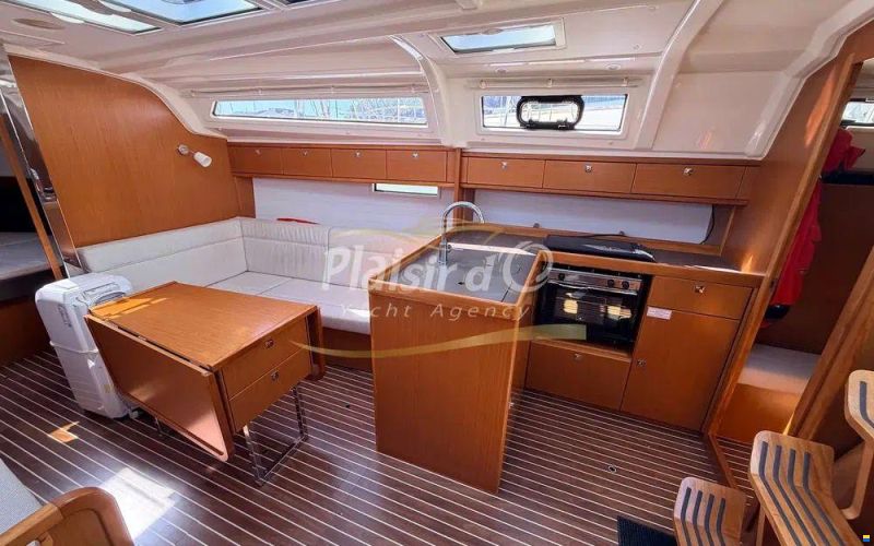 Bavaria Cruiser 37