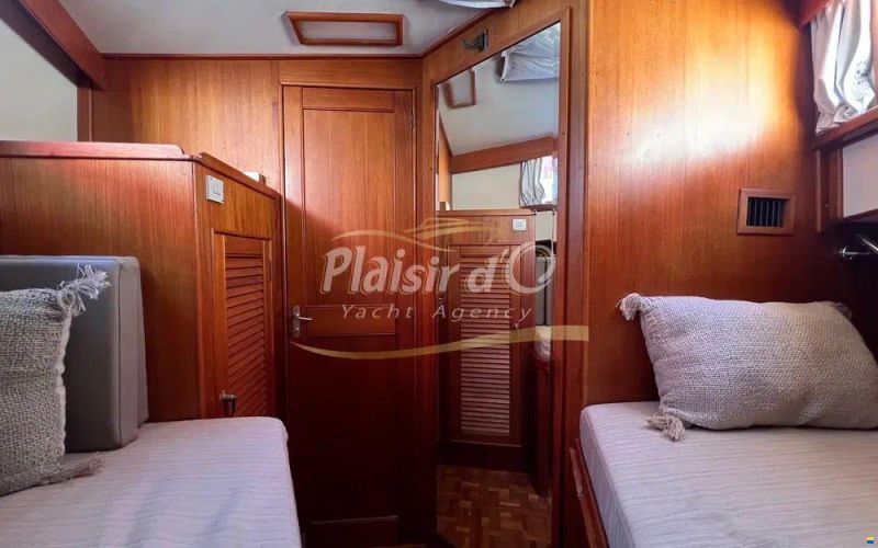 Grand Banks 42