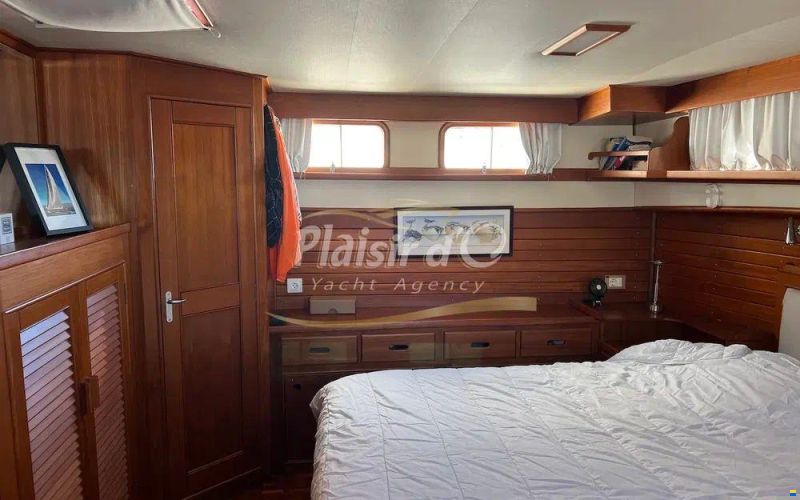 Grand Banks 42