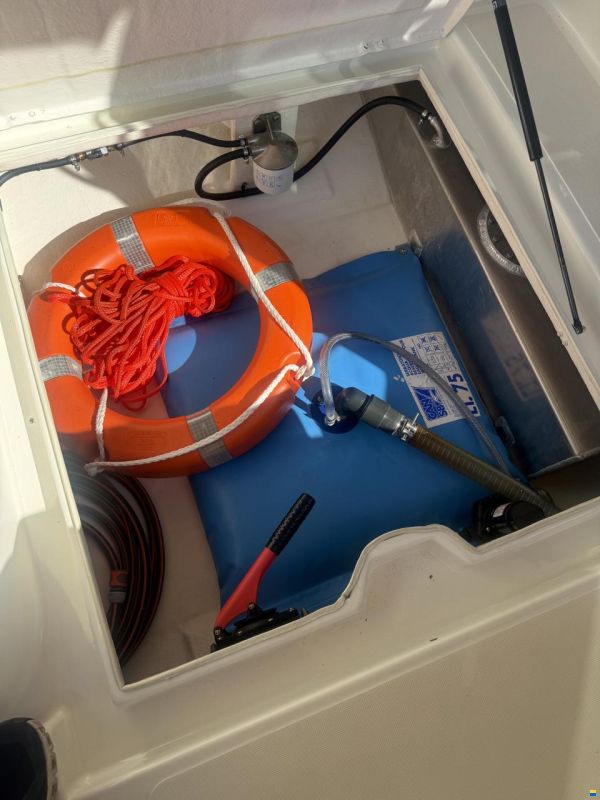 Manara Pilothouse 21