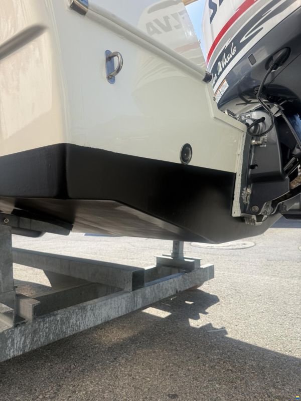 Manara Pilothouse 21