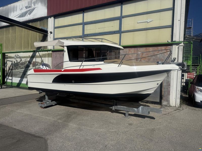 Manara Pilothouse 21