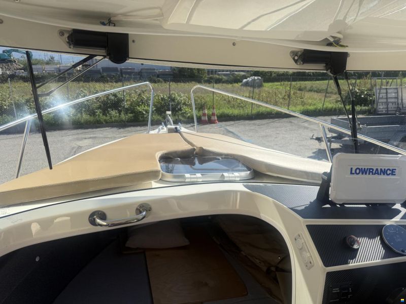Manara Pilothouse 21