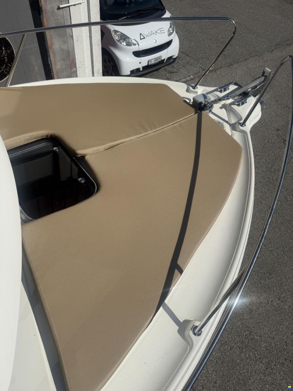 Manara Pilothouse 21