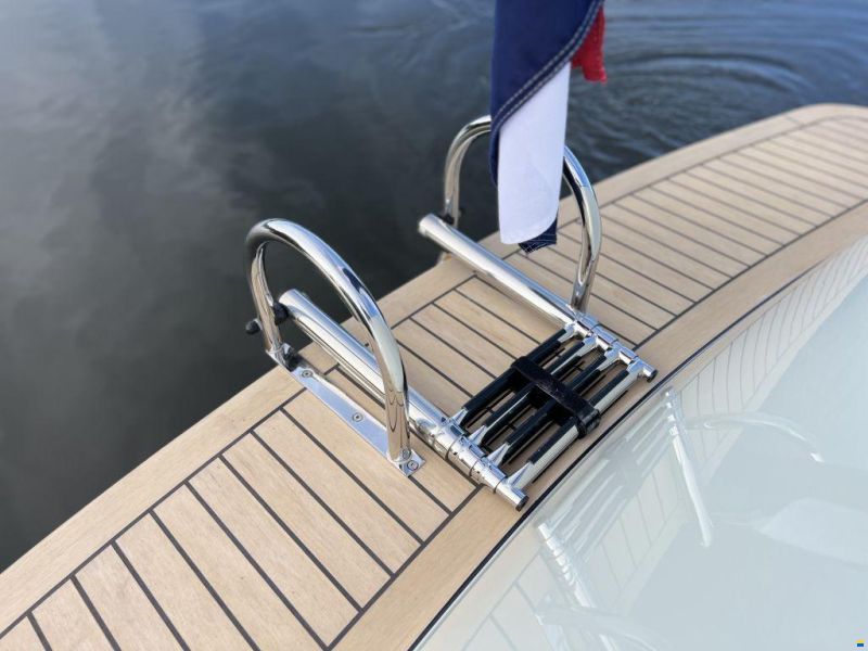 IJzendoorn Yachts Tender Cabin 800