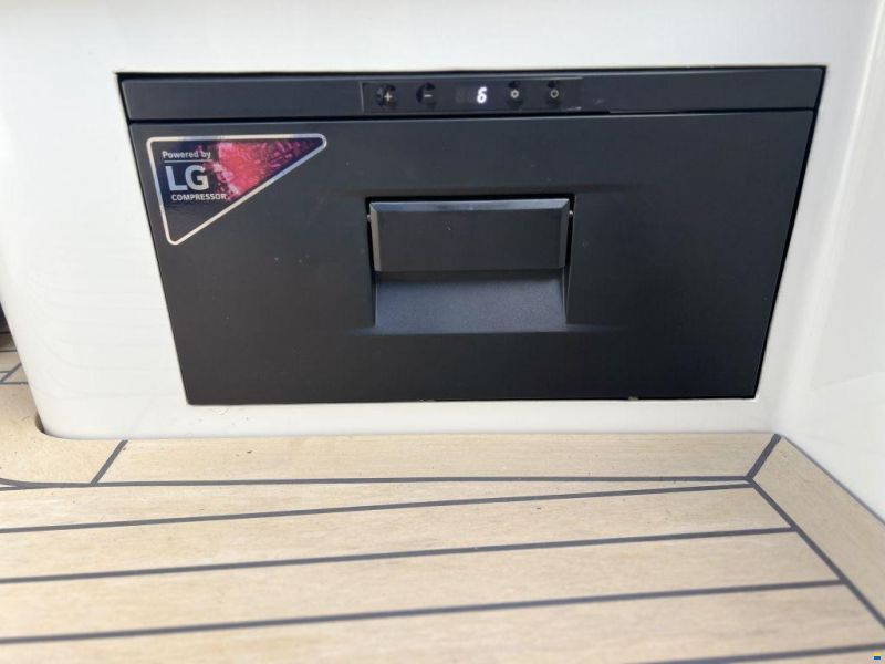 IJzendoorn Yachts Tender Cabin 800