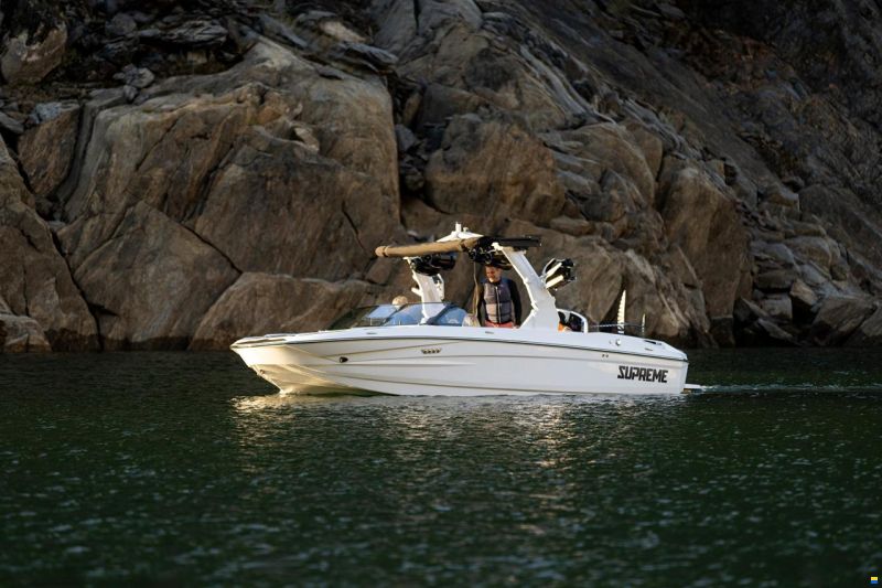Supreme S220