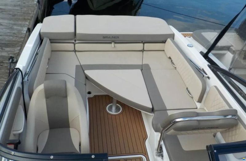 Bayliner VR6 Cuddy