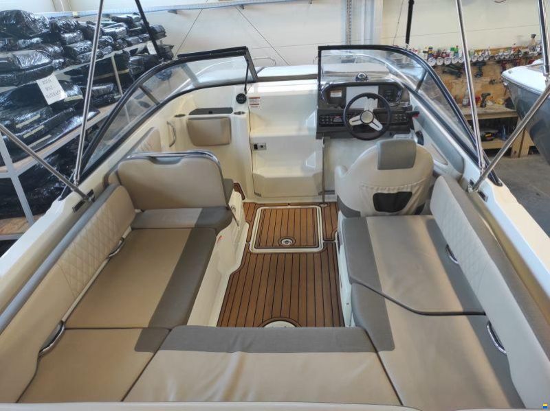 Bayliner VR6 Cuddy