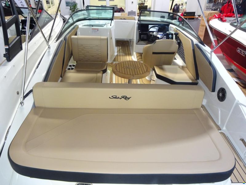 Sea Ray 210 SPX