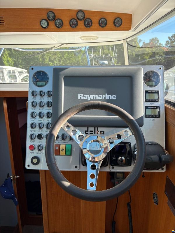 Delta Powerboats 34 SW