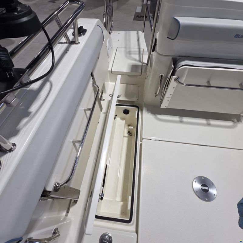 Quicksilver Captur 705 Pilothouse