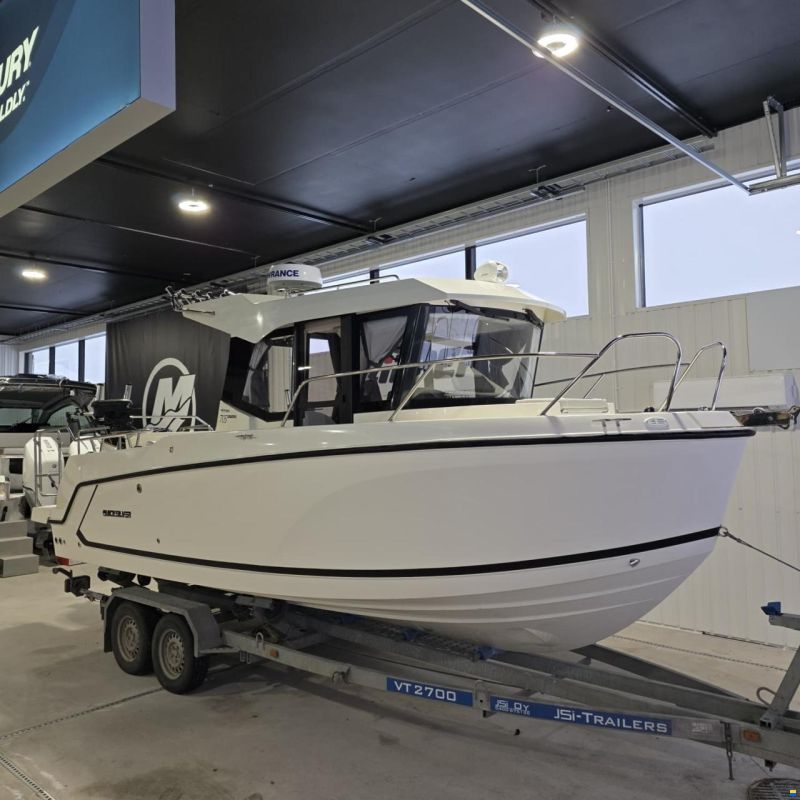 Quicksilver Captur 705 Pilothouse
