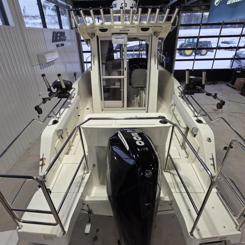 Quicksilver Captur 705 Pilothouse