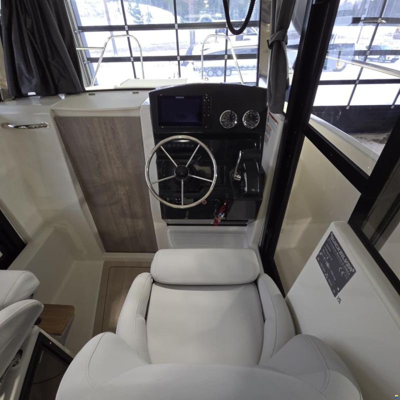 Quicksilver Captur 705 Pilothouse