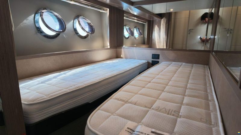 Absolute Navetta 52