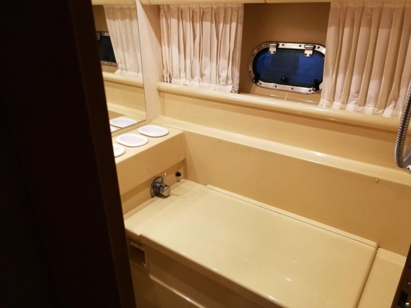 Ferretti 120