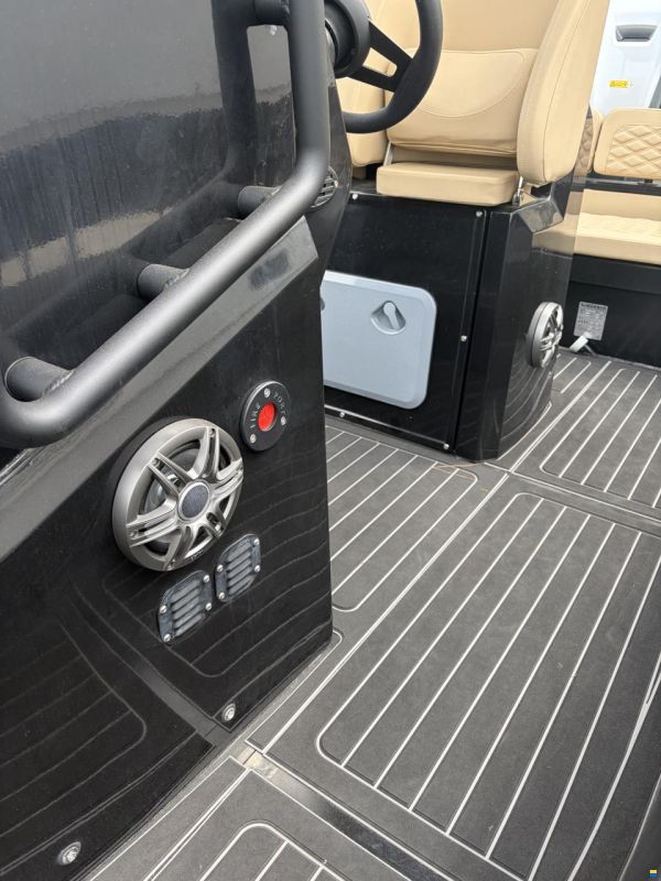 Highfield Partol 700 HYP inkl. 200PS Honda - Barco