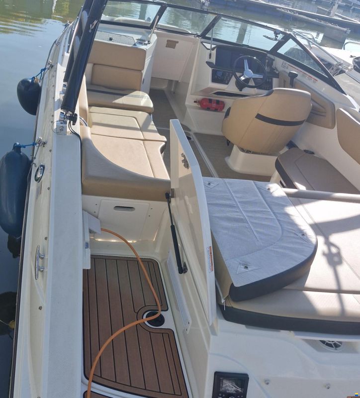 Sea Ray 210 SPXE