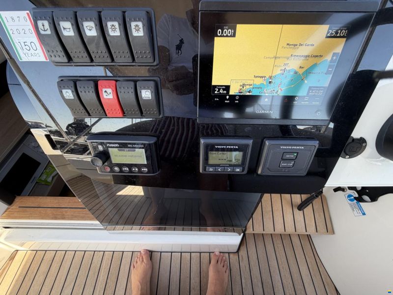 Cranchi Endurance 30