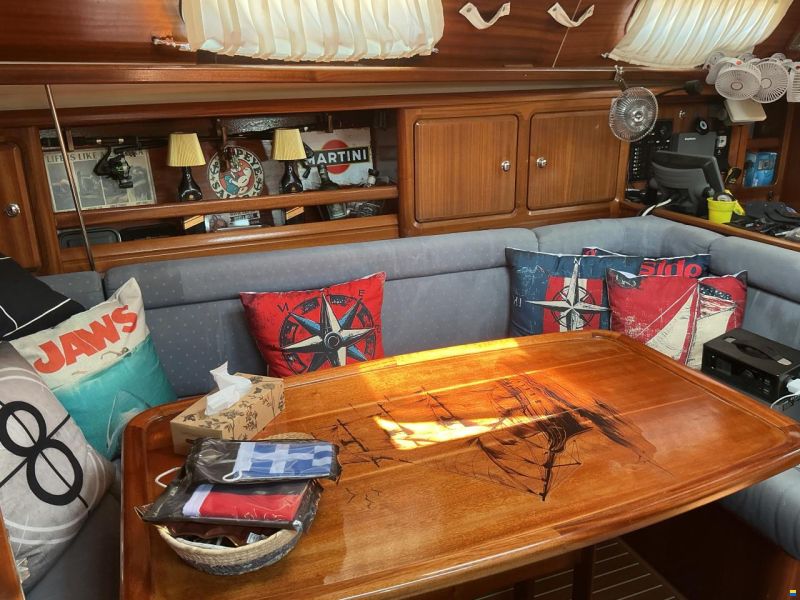 Bavaria 37
