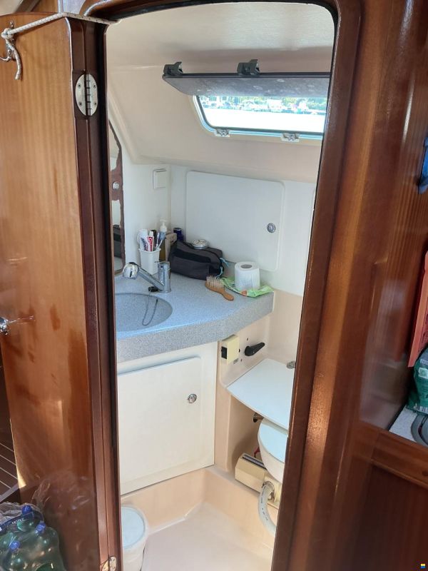 Bavaria 37