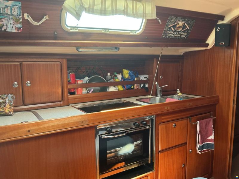Bavaria 37