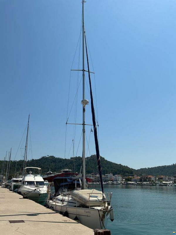 Bavaria 37