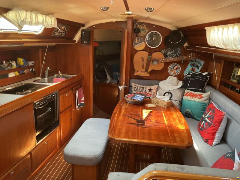 Bavaria 37