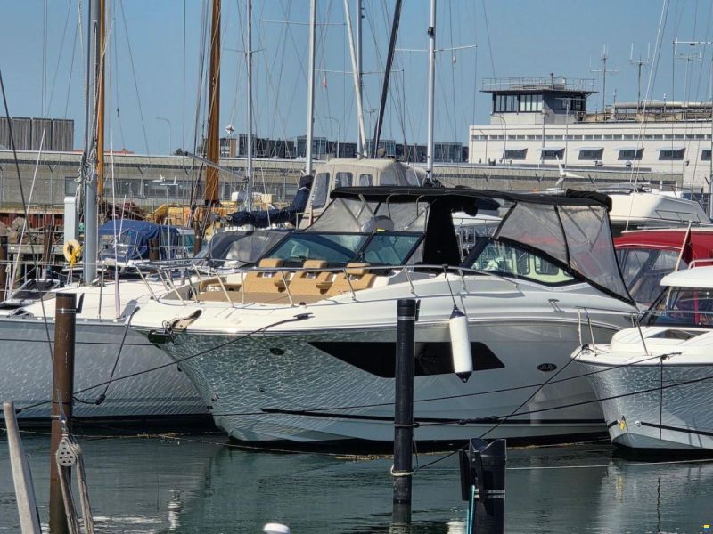 Sea Ray 320 Sundancer