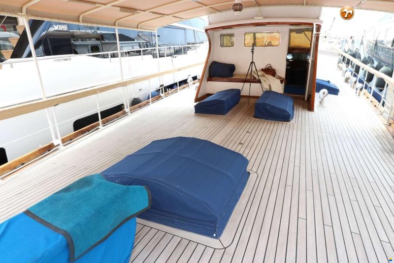 Classic Motor Yacht