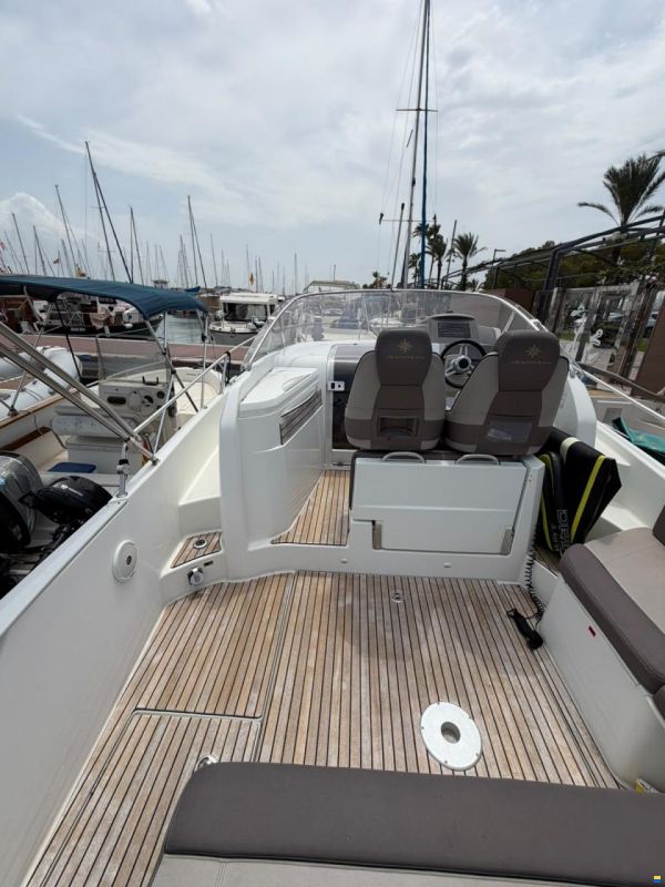 Jeanneau Cap Camarat 8.5 WA