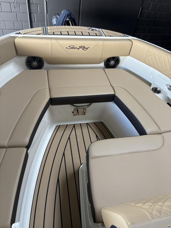 Sea Ray 230 SDX OE BR mit 1 x O.CT 250 PS Außenb