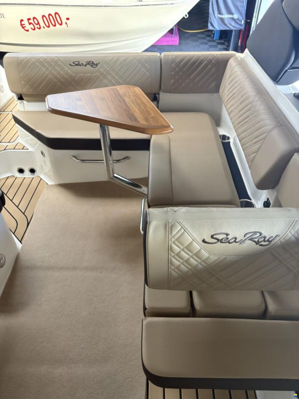 Sea Ray 230 SDX OE BR mit 1 x O.CT 250 PS Außenb
