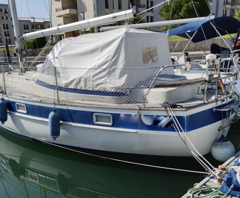 Hallberg-Rassy 352