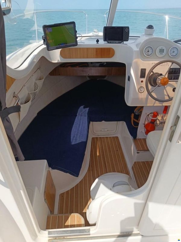 Quicksilver Pilothouse 580
