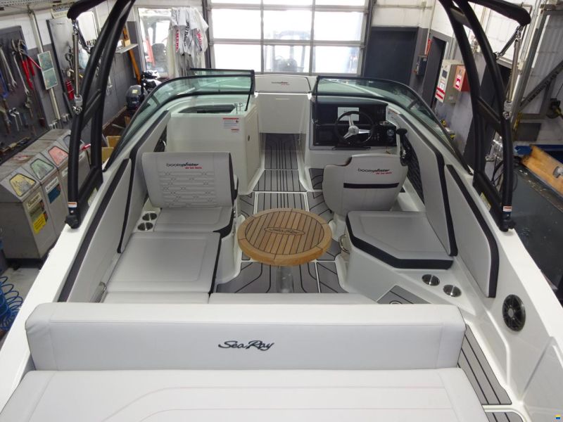 Sea Ray 210 SPX