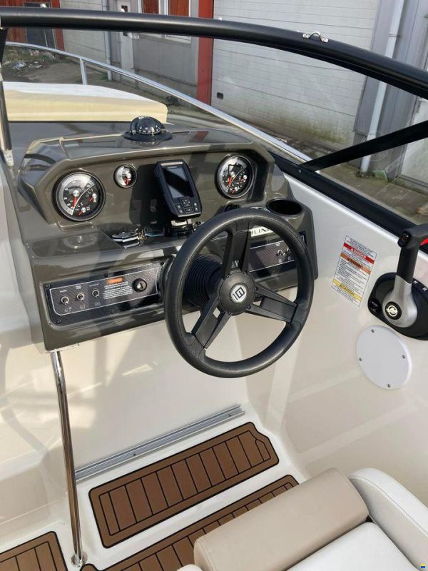 Bayliner VR5 Cuddy