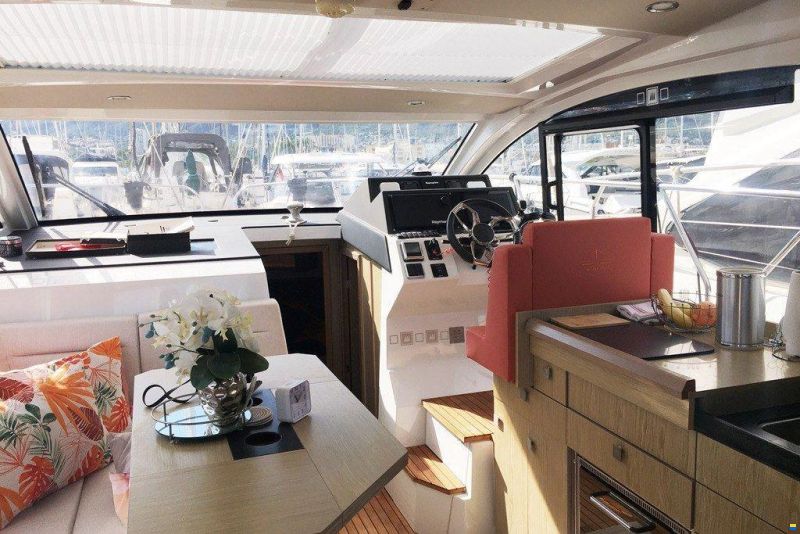 Sealine C330V