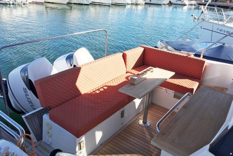 Sealine C330V