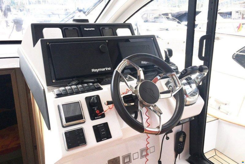 Sealine C330V