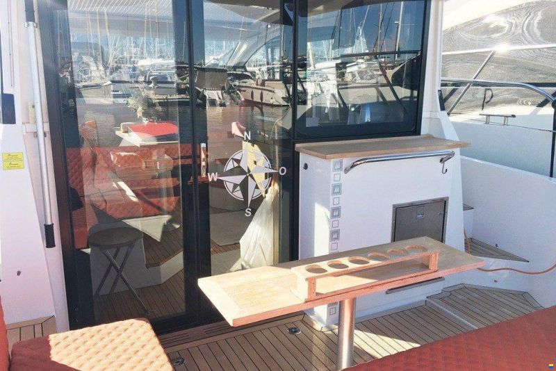 Sealine C330V