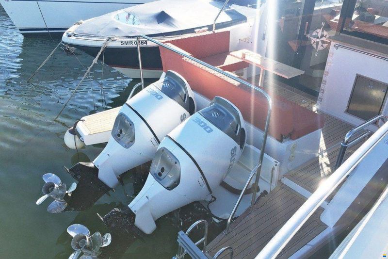 Sealine C330V