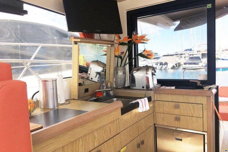 Sealine C330V